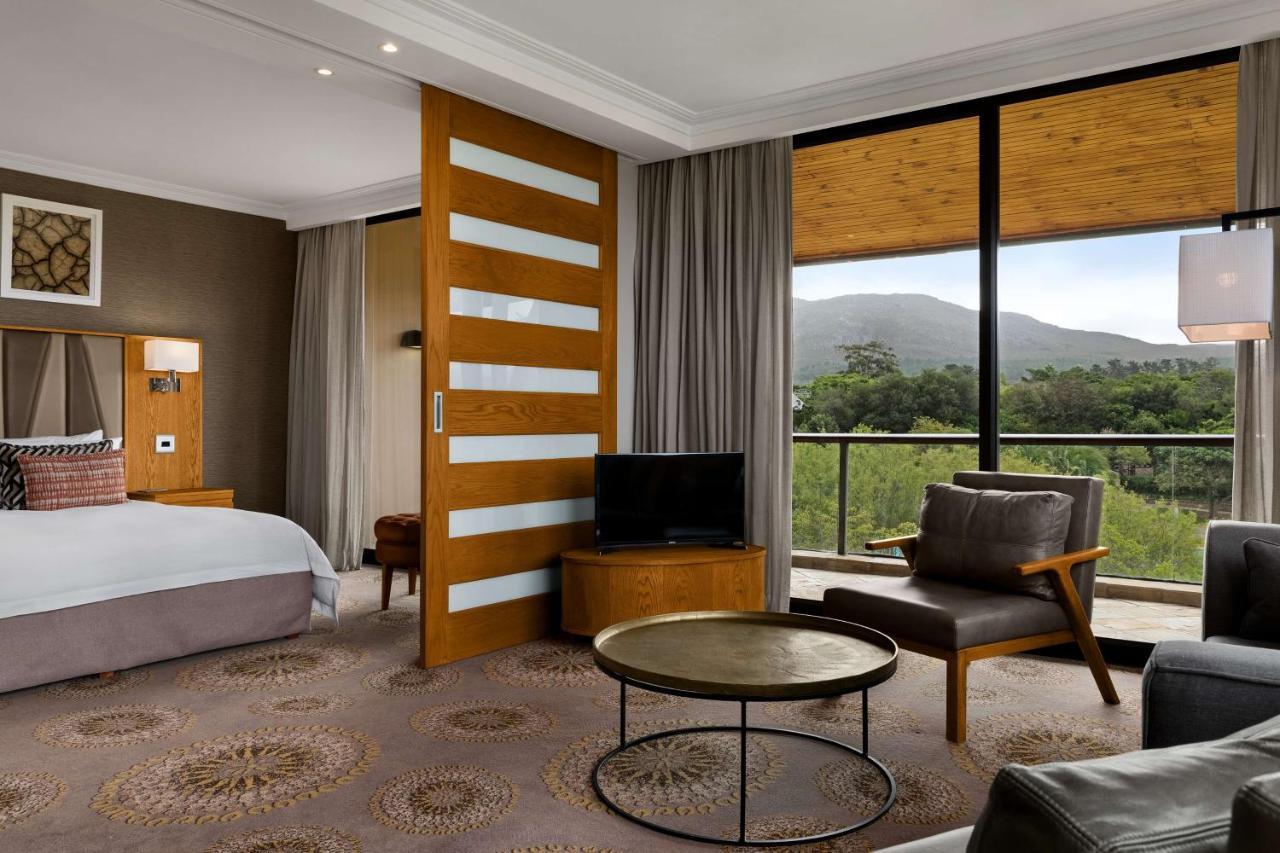 Deluxe Suite mit Kingsize-Bett und Gartenblick