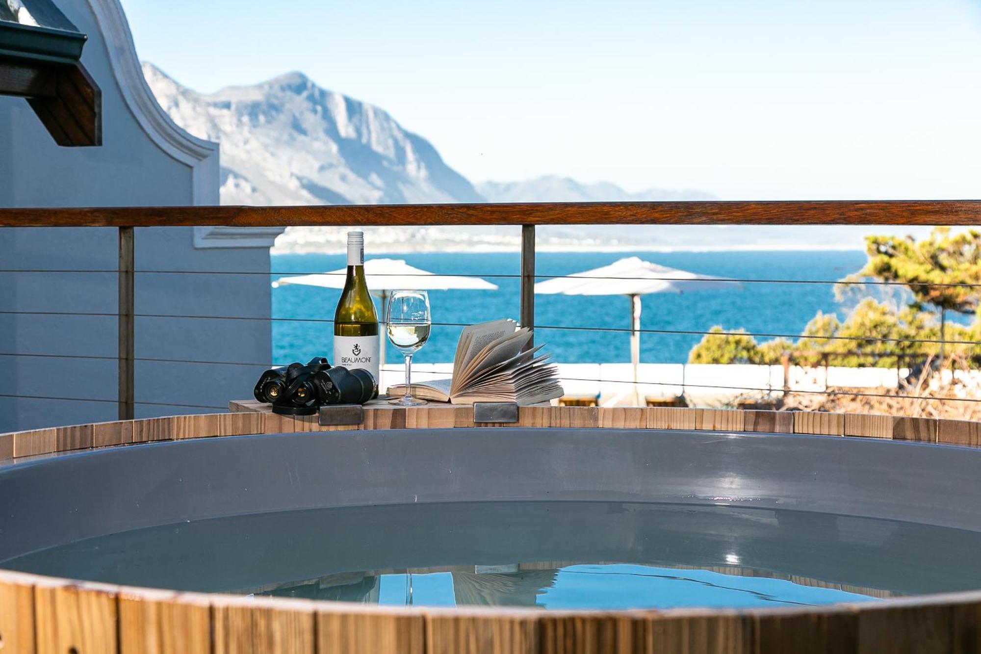 Kamer met Houtgestookte Hot Tub op het Balkon