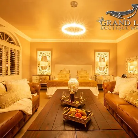Grand Lux Boutique Manor-3